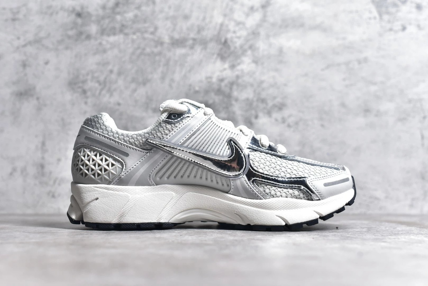 Nike Zoom Vomero 5 Photon Dust Metallic Silver