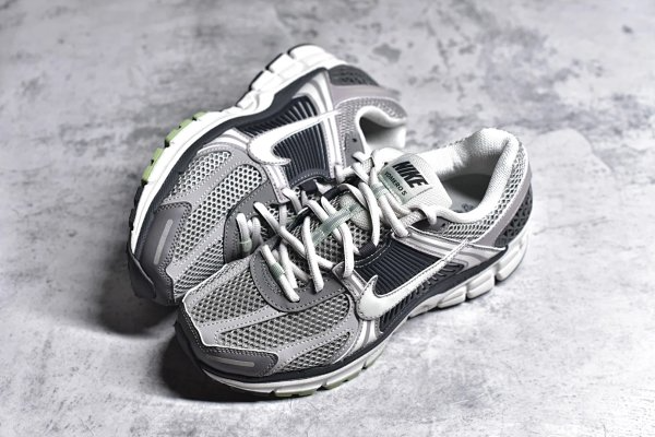 Nike Zoom Vomero 5 Cobblestone Flat Pewter