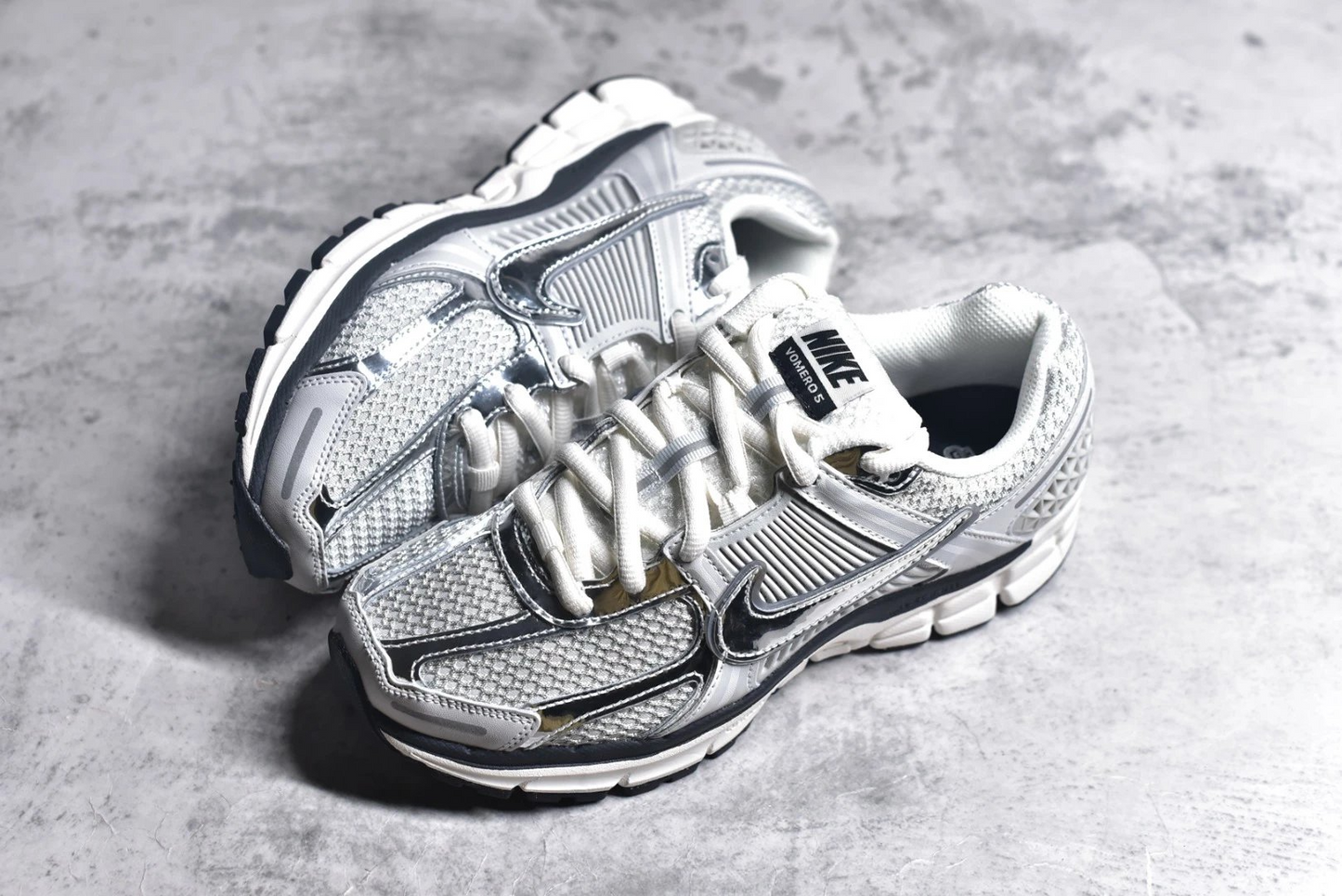 Nike Zoom Vomero 5 Photon Dust Metallic Silver