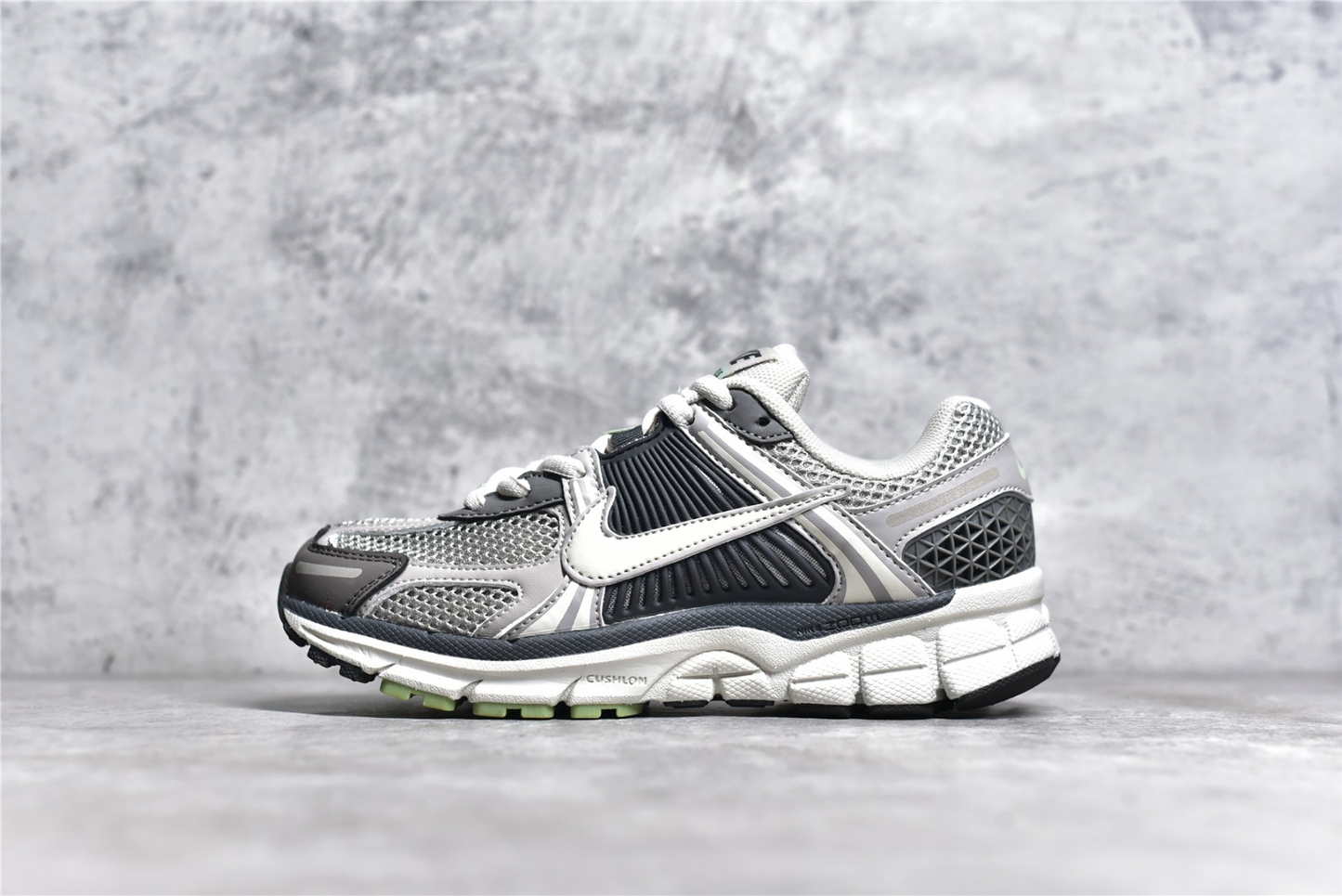 Nike Zoom Vomero 5 Cobblestone Flat Pewter