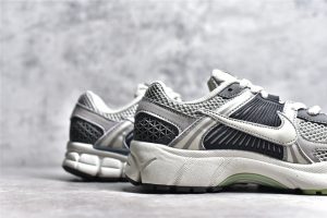 Nike Zoom Vomero 5 Cobblestone Flat Pewter