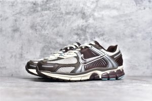 Nike Zoom Vomero 5 Earth Fossil