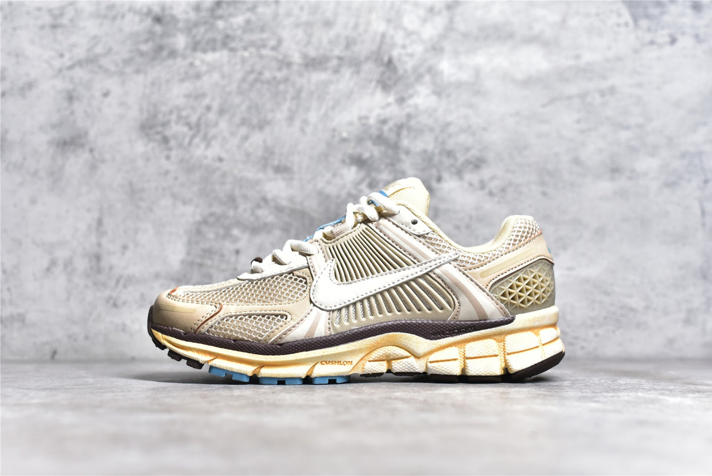 Nike Zoom Vomero 5 Oatmeal