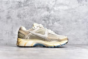 Nike Zoom Vomero 5 Oatmeal