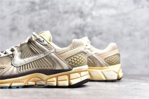 Nike Zoom Vomero 5 Oatmeal