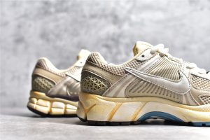 Nike Zoom Vomero 5 Oatmeal