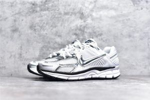 Nike Zoom Vomero 5 Photon Dust Metallic Silver