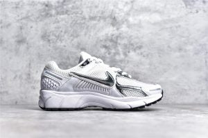 Nike Zoom Vomero 5 Photon Dust Metallic Silver