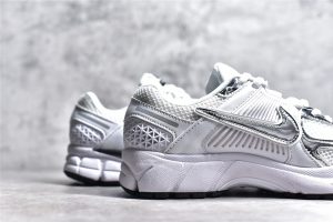 Nike Zoom Vomero 5 Photon Dust Metallic Silver