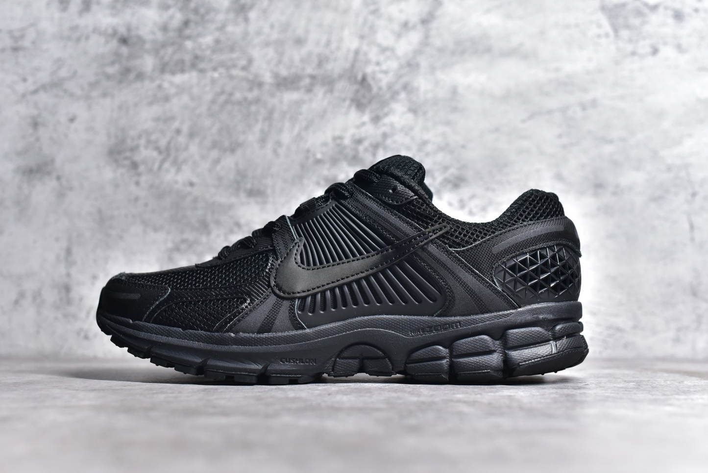 Nike Vomero 5 Triple Black