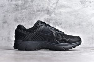 Nike Vomero 5 Triple Black