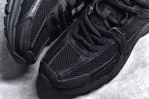 Nike Vomero 5 Triple Black