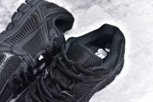 Nike Vomero 5 Triple Black